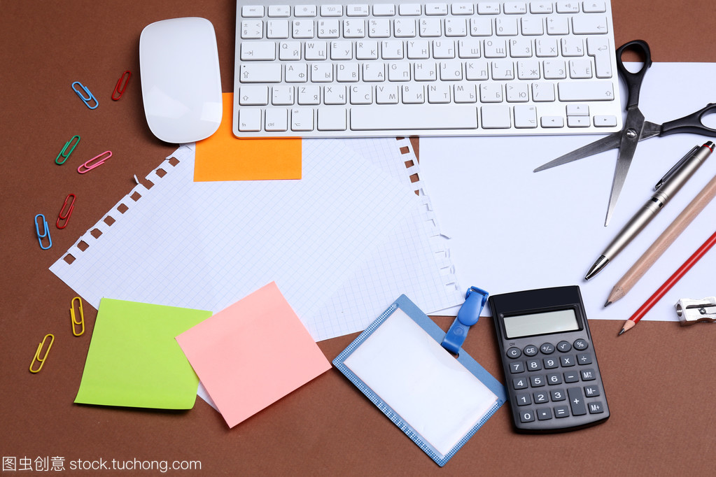 办公室桌面的高效整理与必备办公用品指南